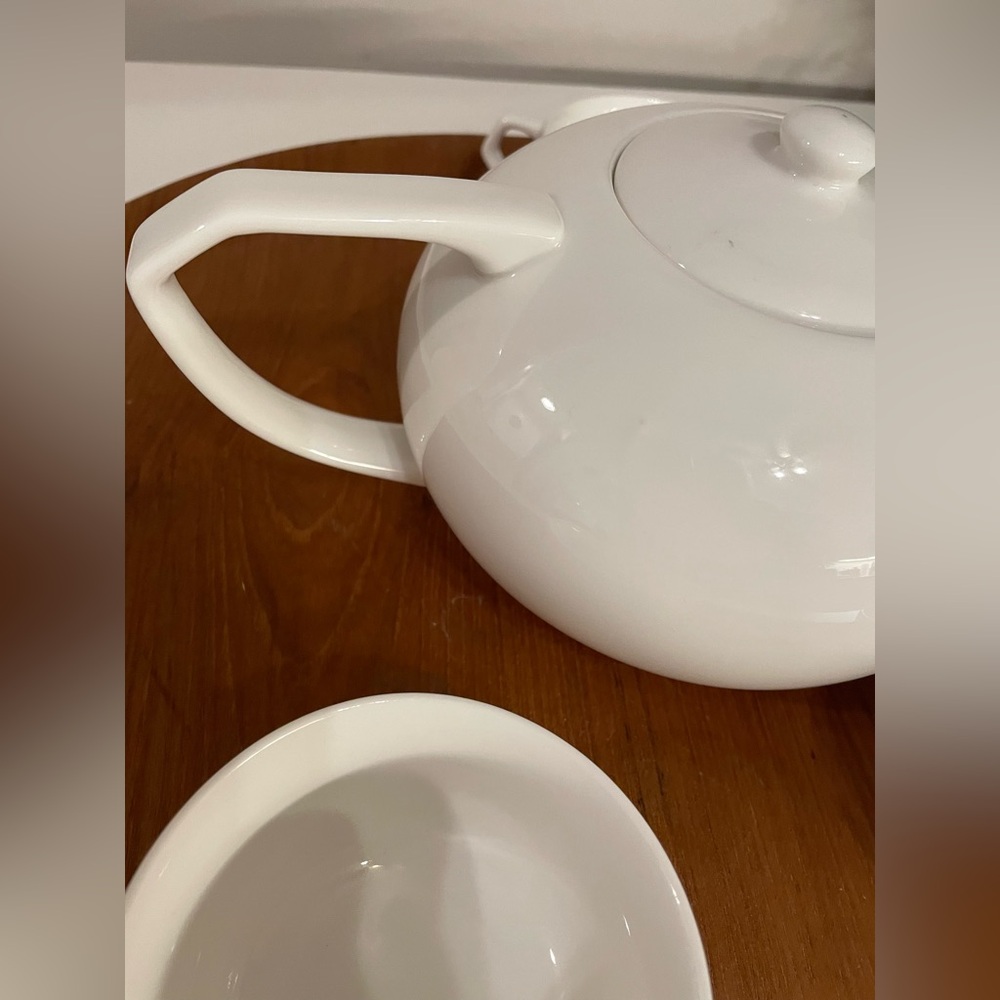 David’s Tea Classic White Teapot and Cup Set with Tray - Picture 6 of 10